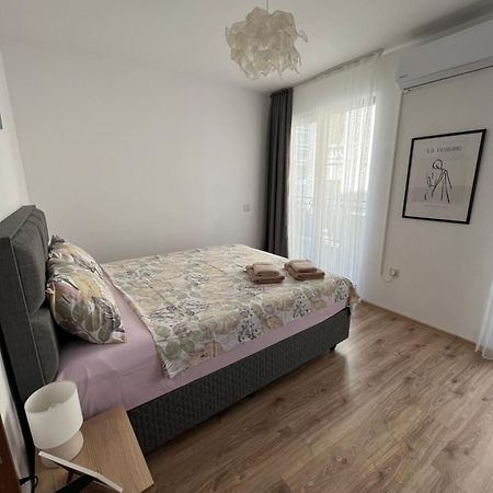 Azzurro Premium Apartment On Bulevard Bogoridi Burgas Exterior foto