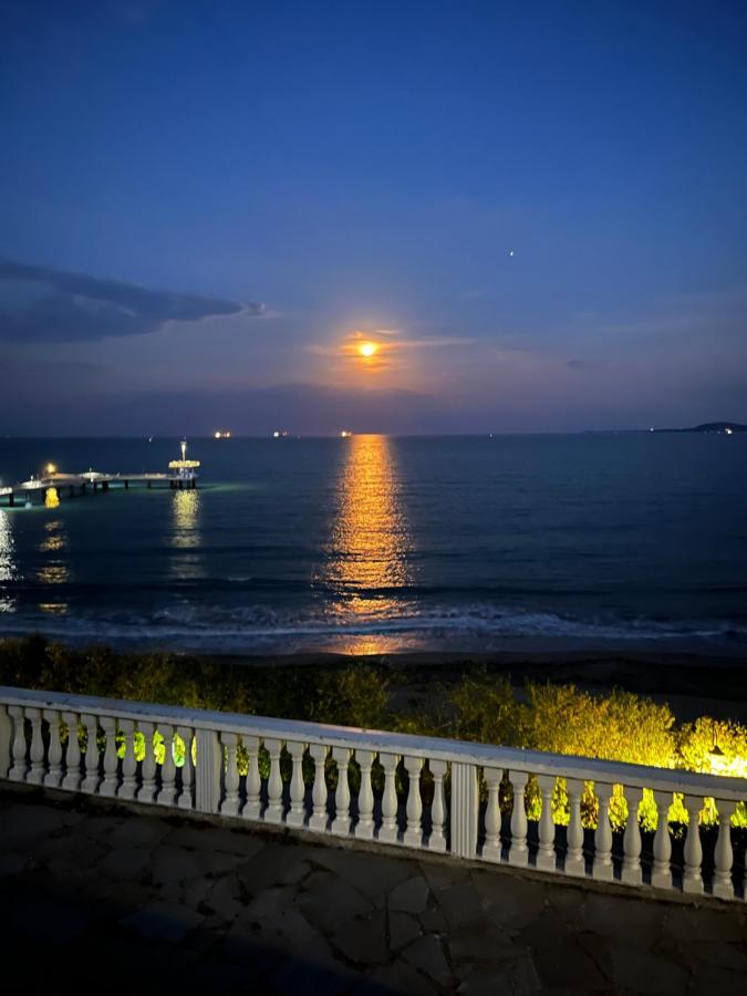 Azzurro Premium Apartment On Bulevard Bogoridi Burgas Exterior foto