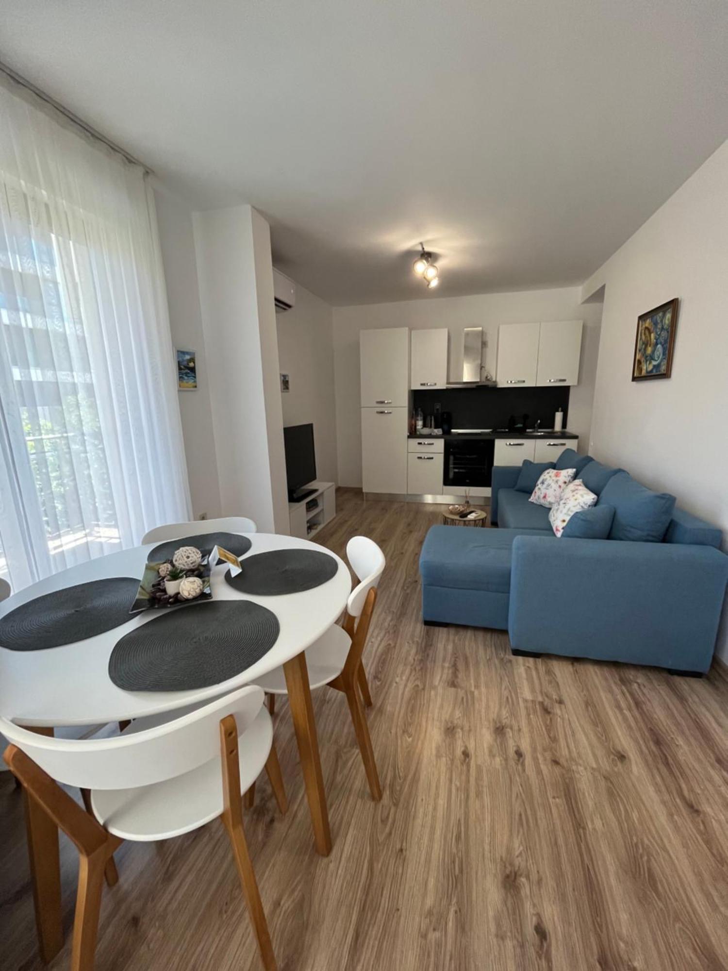 Azzurro Premium Apartment On Bulevard Bogoridi Burgas Exterior foto